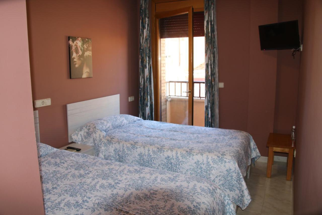 Hostal Burgales Milagro Esterno foto