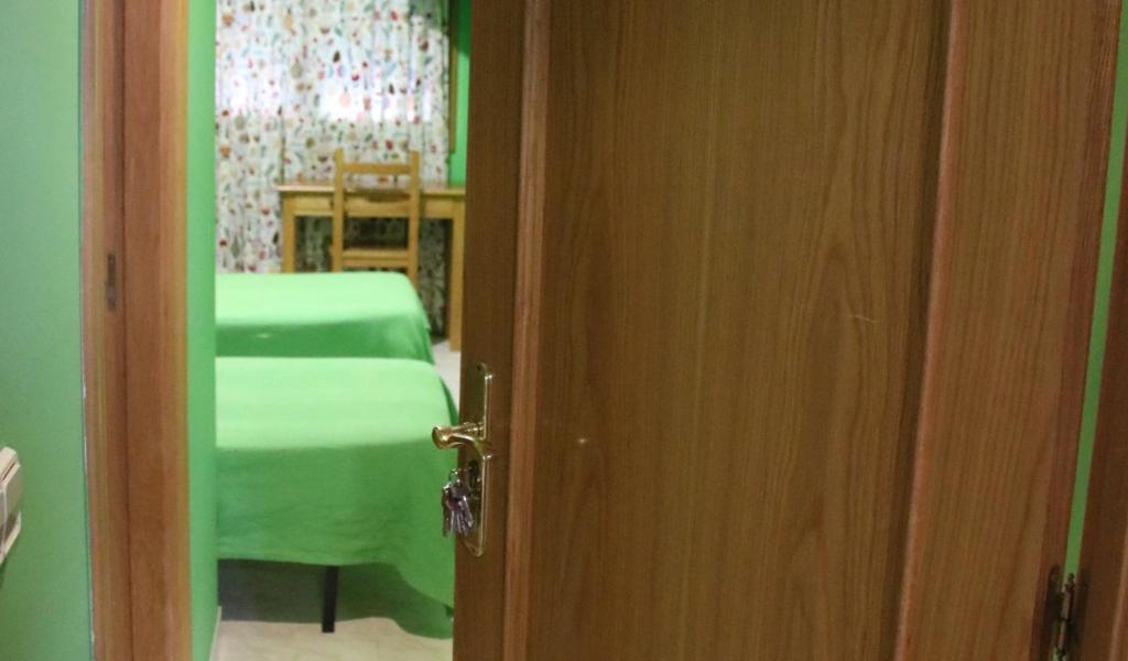 Hostal Burgales Milagro Esterno foto