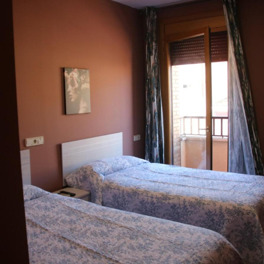 Hostal Burgales Milagro Esterno foto