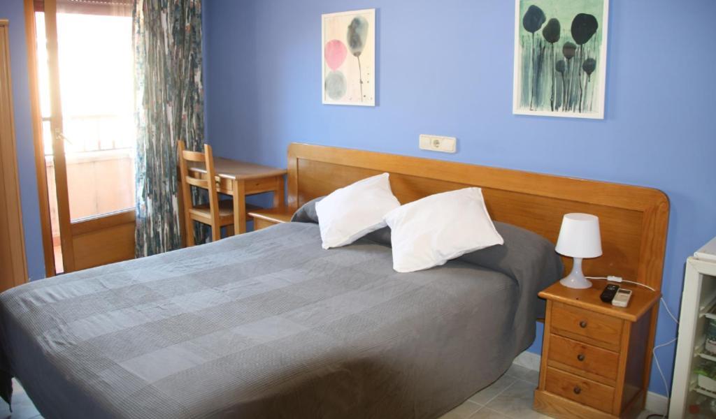 Hostal Burgales Milagro Esterno foto