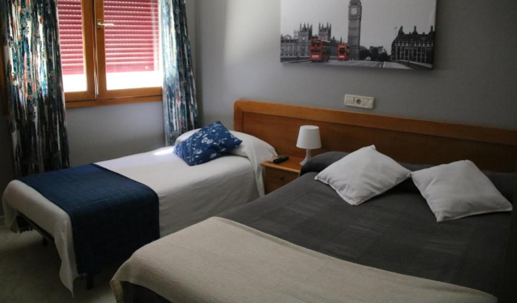 Hostal Burgales Milagro Esterno foto