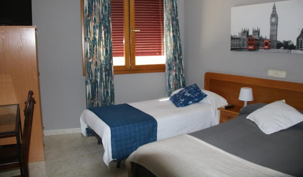 Hostal Burgales Milagro Esterno foto