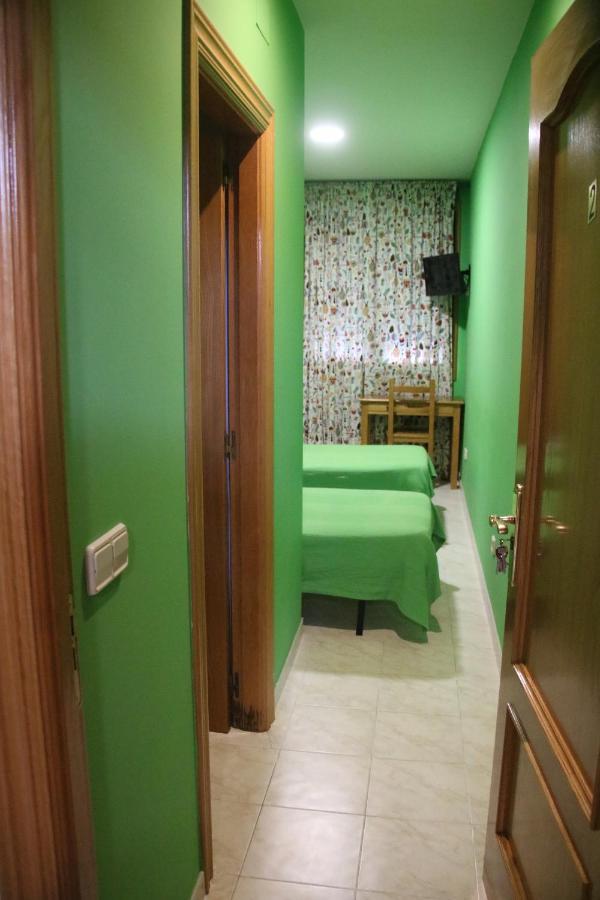 Hostal Burgales Milagro Esterno foto