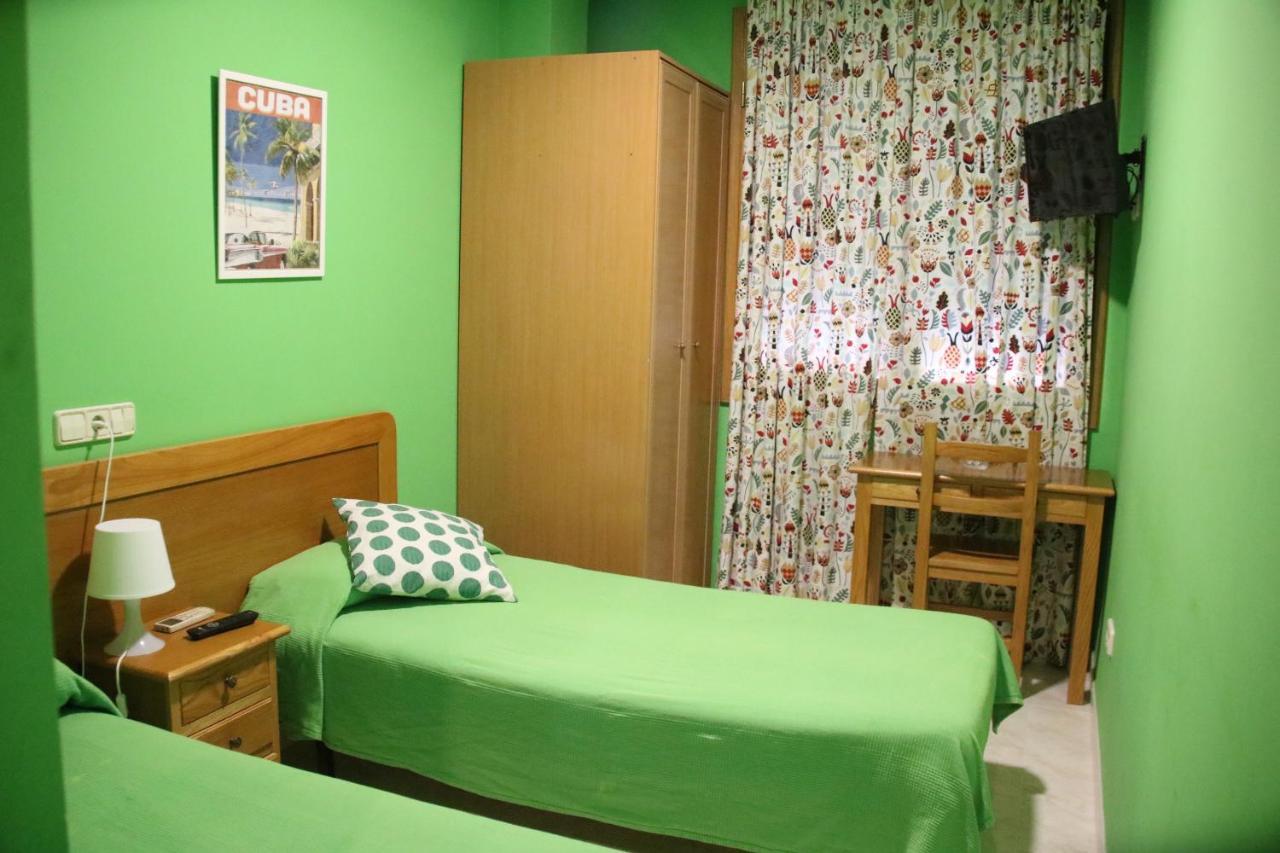 Hostal Burgales Milagro Esterno foto