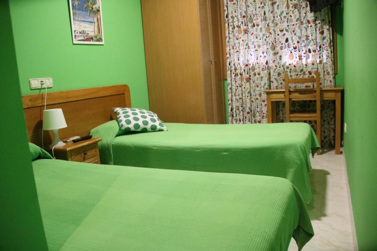 Hostal Burgales Milagro Esterno foto
